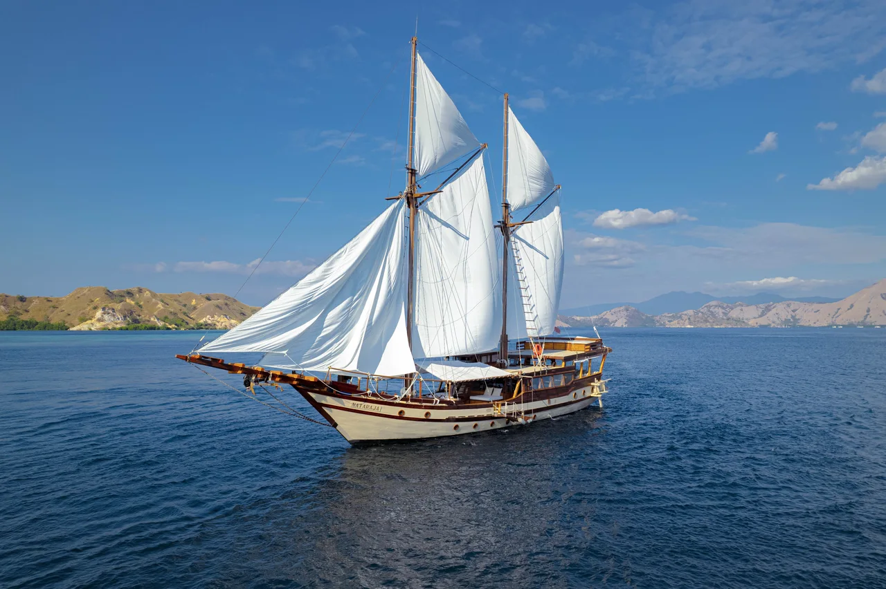 Nataraja private yacht charter